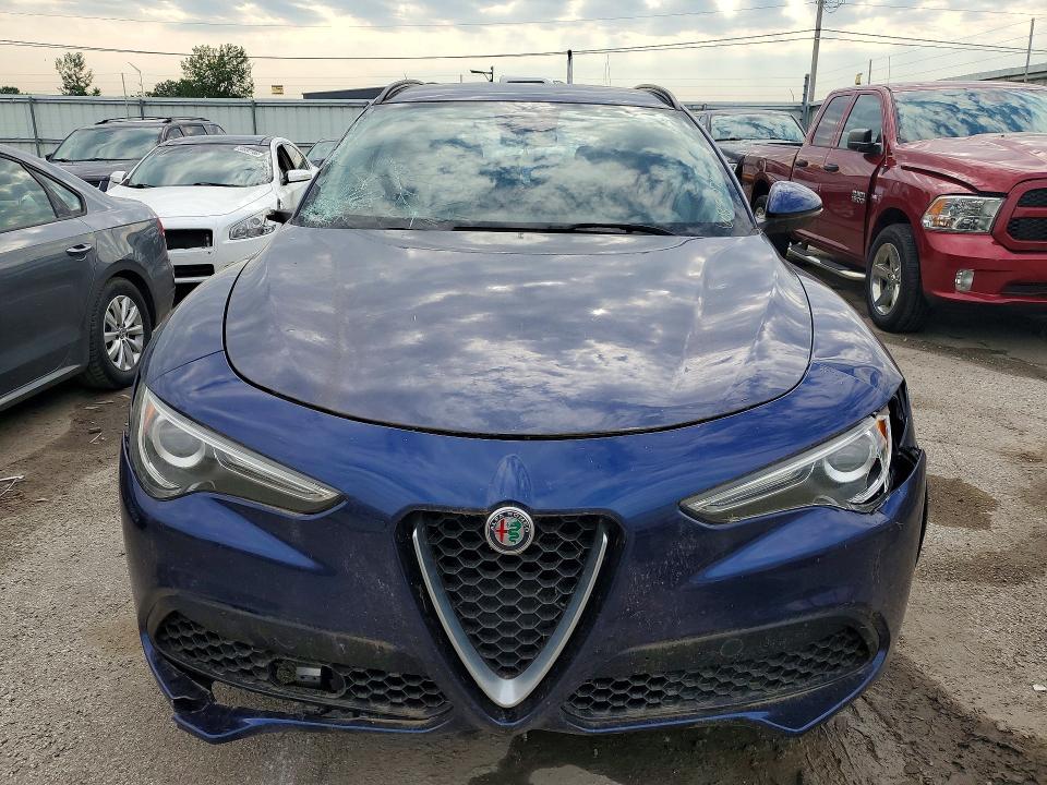 60851076 :رقم المزاد ، ZASFAKPN1J7B58609 vin ، 2018 Alfa Romeo Stelvio مزاد بيع