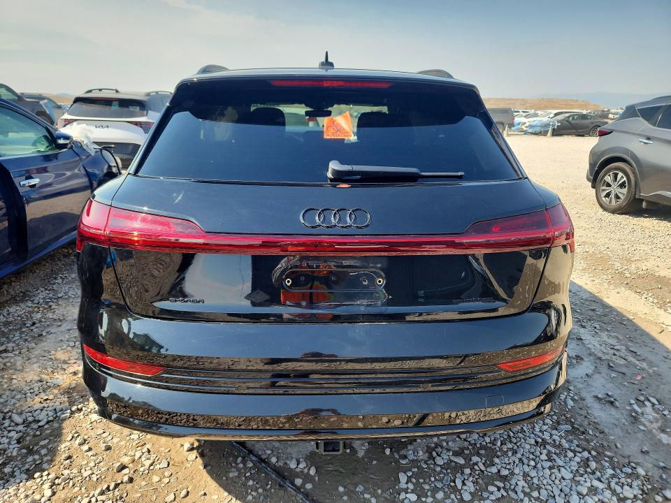 60077326 :رقم المزاد ، WA1LAAGE5NB028707 vin ، 2022 Audi E-tron مزاد بيع