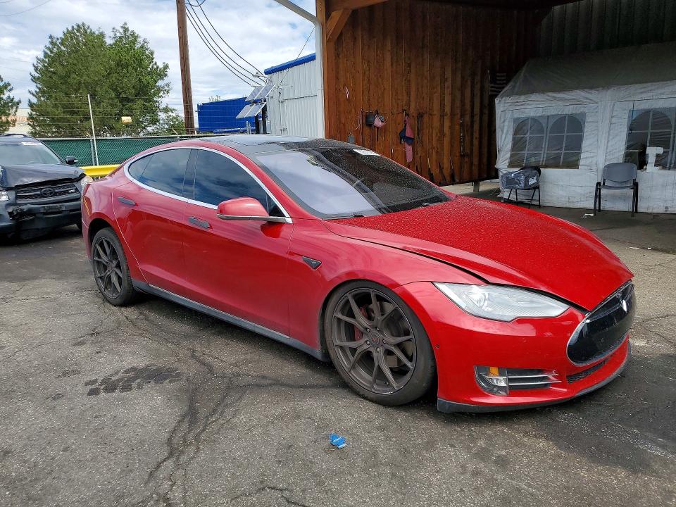 2015 Tesla Model S მანქანა იყიდება აუქციონზე, vin: 5YJSA1E25FF114902, აუქციონის ნომერი: 62513186