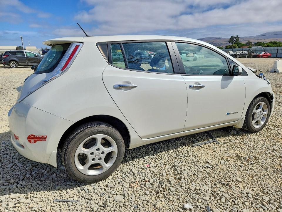 59676676 :رقم المزاد ، 1N4AZ0CP8FC304614 vin ، 2015 Nissan Leaf مزاد بيع