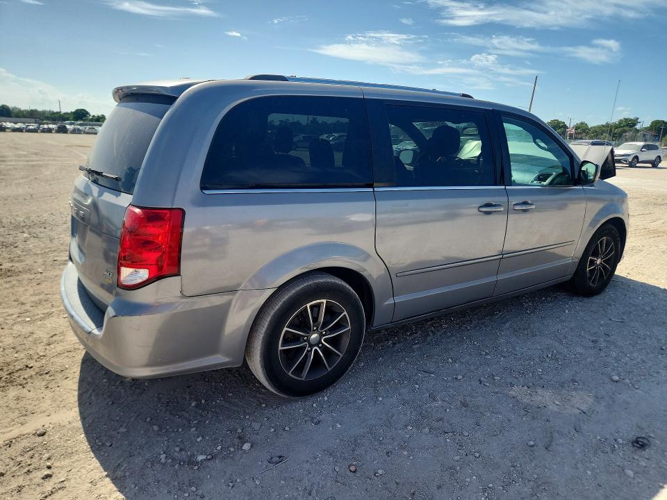 61976226 :رقم المزاد ، 2C4RDGCG6HR585942 vin ، 2017 Dodge Grand Caravan مزاد بيع