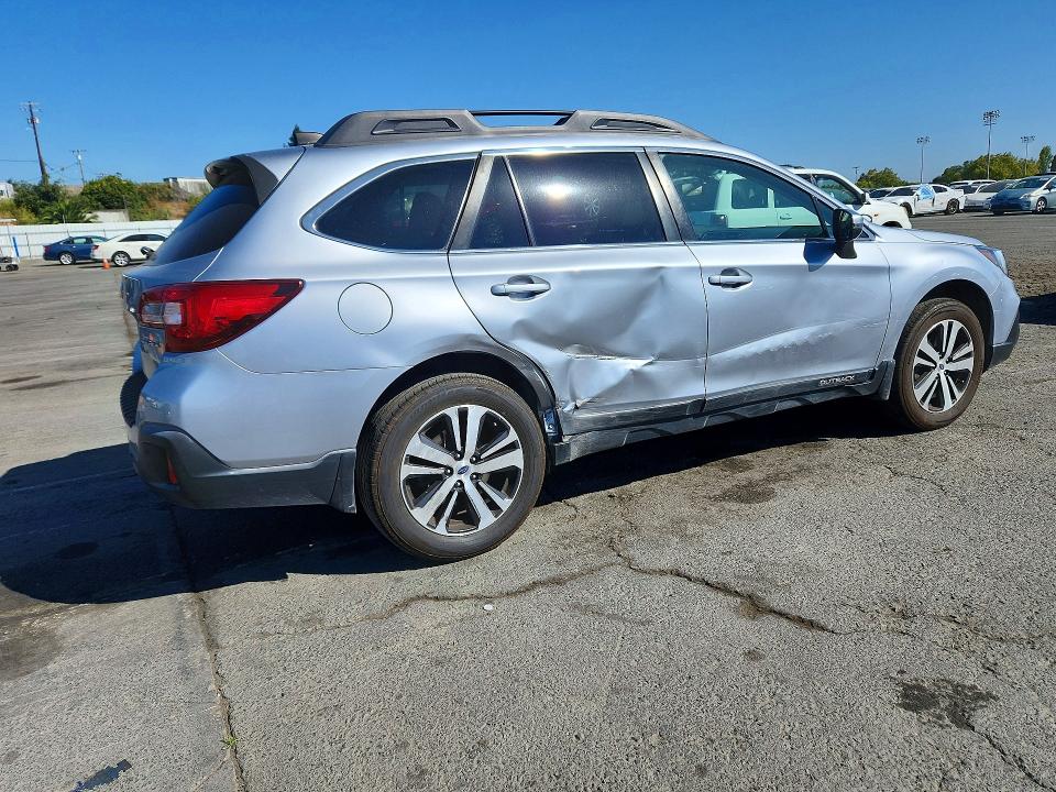61007306 :رقم المزاد ، 4S4BSANC8J3239058 vin ، 2018 Subaru Outback مزاد بيع