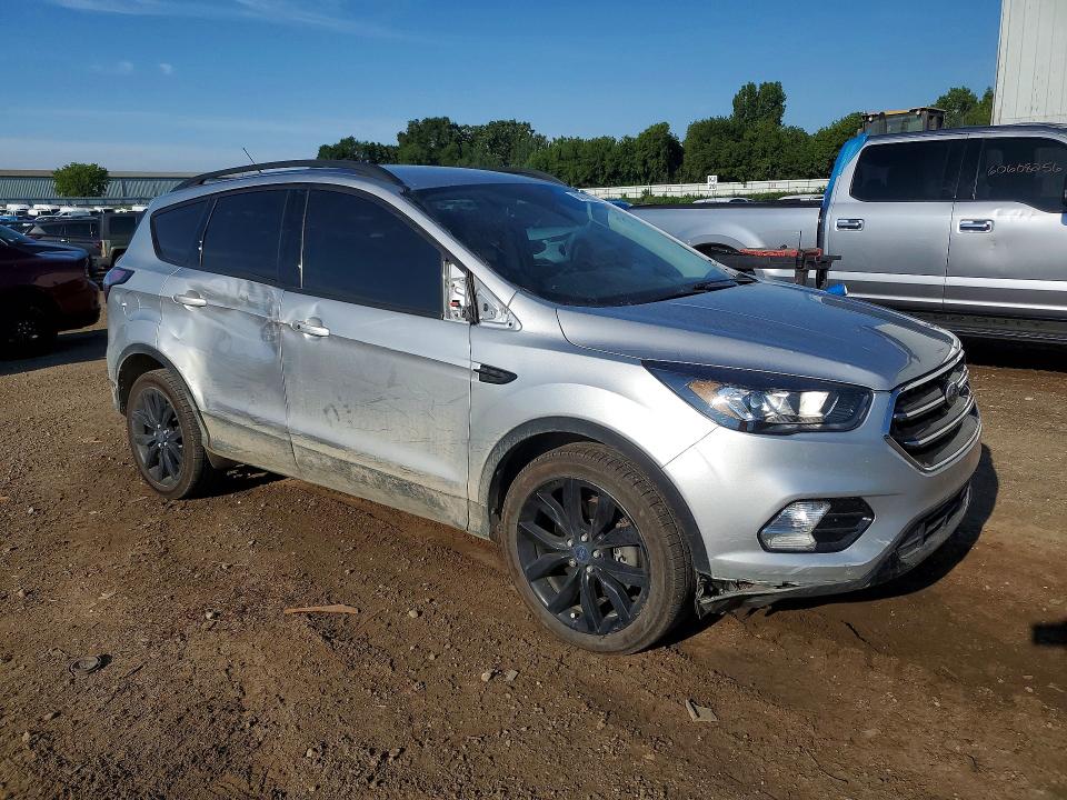 Продажа на аукционе авто 2017 Ford Escape, vin: 1FMCU0J99HUF05968, номер лота: 60746336