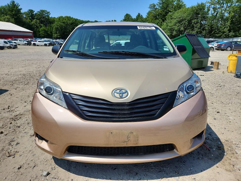 62426746 :رقم المزاد ، 5TDZK3DC2DS360929 vin ، 2013 Toyota Sienna مزاد بيع