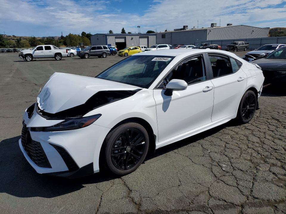 62060946 :رقم المزاد ، 4T1DBADK9TU057738 vin ، 2026 Toyota Camry مزاد بيع