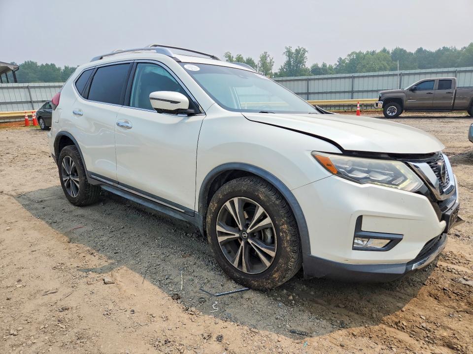 61500776 :رقم المزاد ، JN8AT2MV4JW306540 vin ، 2018 Nissan Rogue مزاد بيع