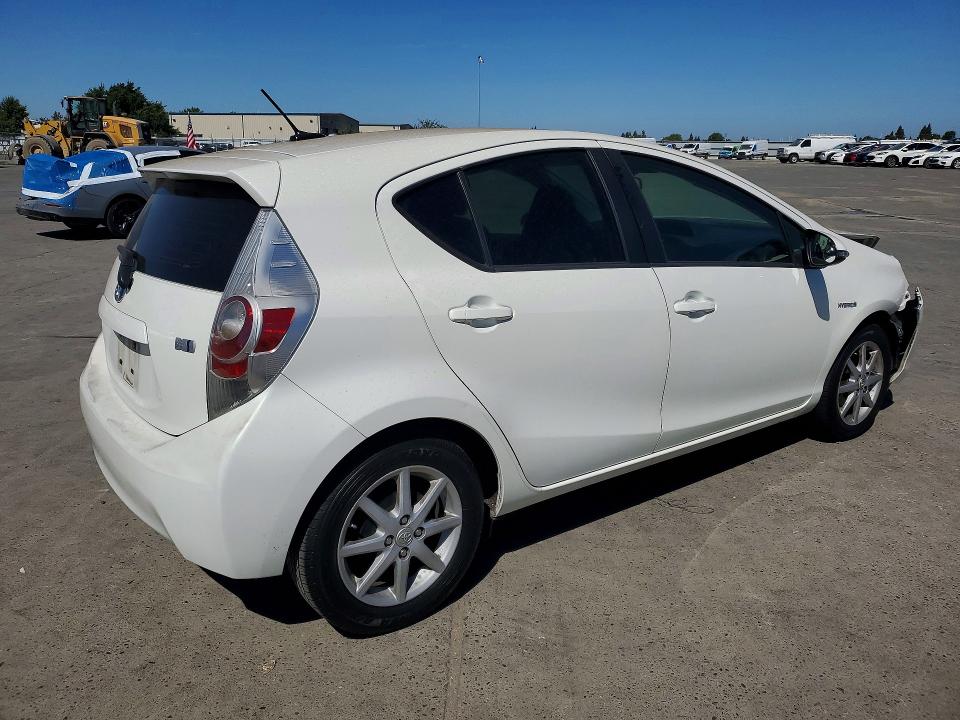 61238416 :رقم المزاد ، JTDKDTB38D1052160 vin ، 2013 Toyota Prius C مزاد بيع