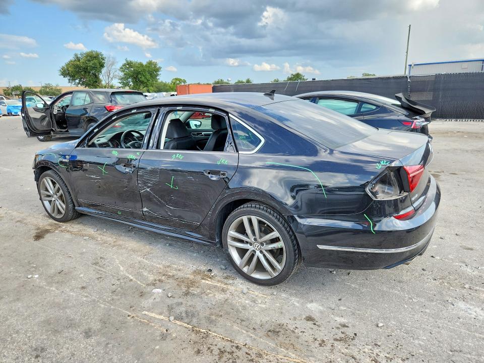 61911256 :رقم المزاد ، 1VWDT7A36HC067493 vin ، 2017 Volkswagen Passat مزاد بيع