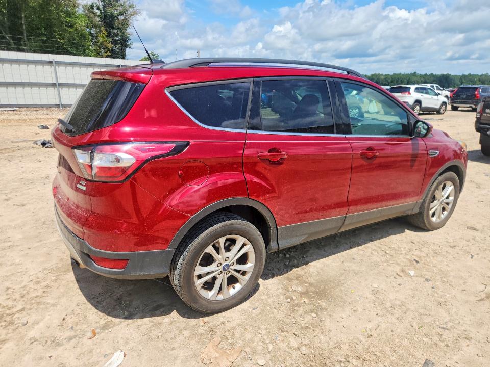 61283886 :رقم المزاد ، 1FMCU0GD1JUD17639 vin ، 2018 Ford Escape مزاد بيع