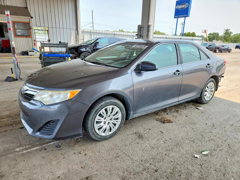 60250826 :رقم المزاد ، 4T1BF1FK7EU376986 vin ، 2014 Toyota Camry مزاد بيع