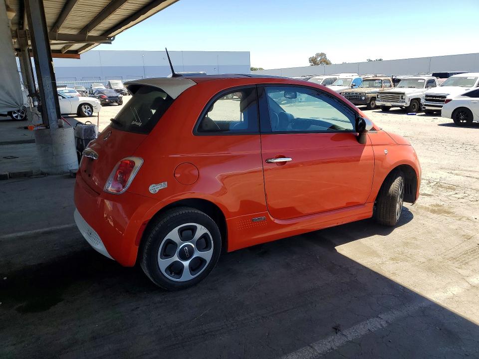 Продажа на аукционе авто 2015 Fiat 500, vin: 3C3CFFGEXFT652916, номер лота: 61634096