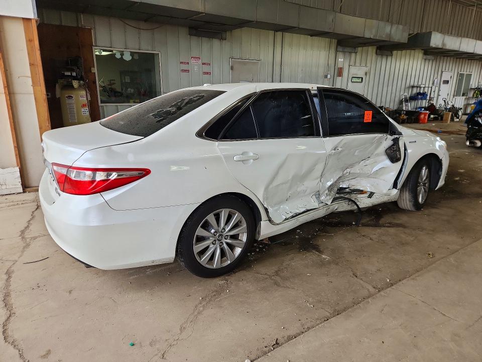 2015 Toyota Camry Hybrid მანქანა იყიდება აუქციონზე, vin: 4T1BD1FK5FU150257, აუქციონის ნომერი: 61494506