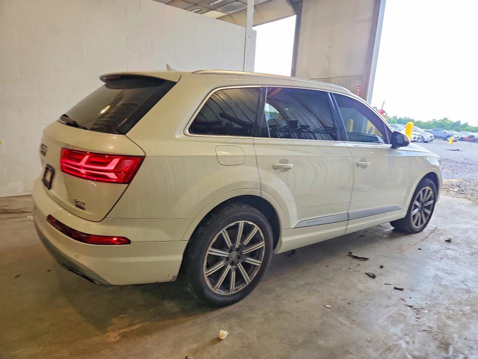 61342456 :رقم المزاد ، WA1VAAF7XHD006707 vin ، 2017 Audi Q7 مزاد بيع