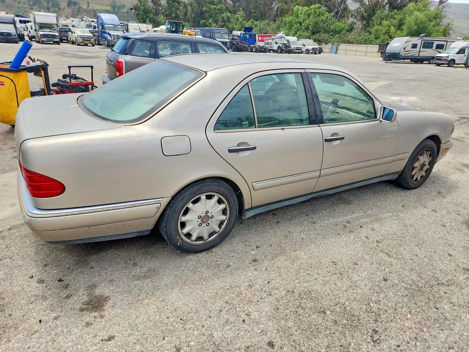Продажа на аукционе авто 1999 Mercedes-benz E, vin: WDBJF65H3XA900947, номер лота: 61052276
