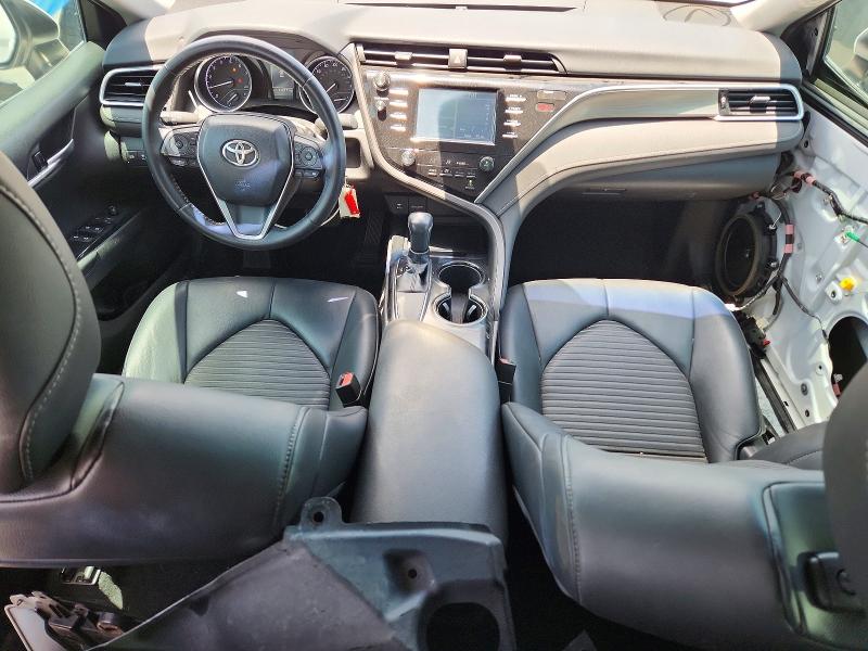 60650896 :رقم المزاد ، 4T1B11HK2JU568113 vin ، 2018 Toyota Camry مزاد بيع