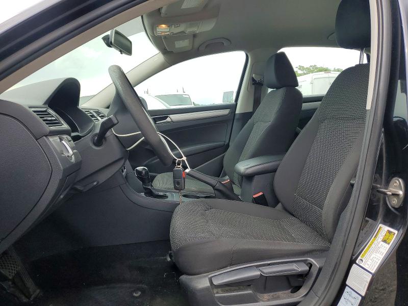 61725516 :رقم المزاد ، 1VWAT7A36HC077329 vin ، 2017 Volkswagen Passat مزاد بيع