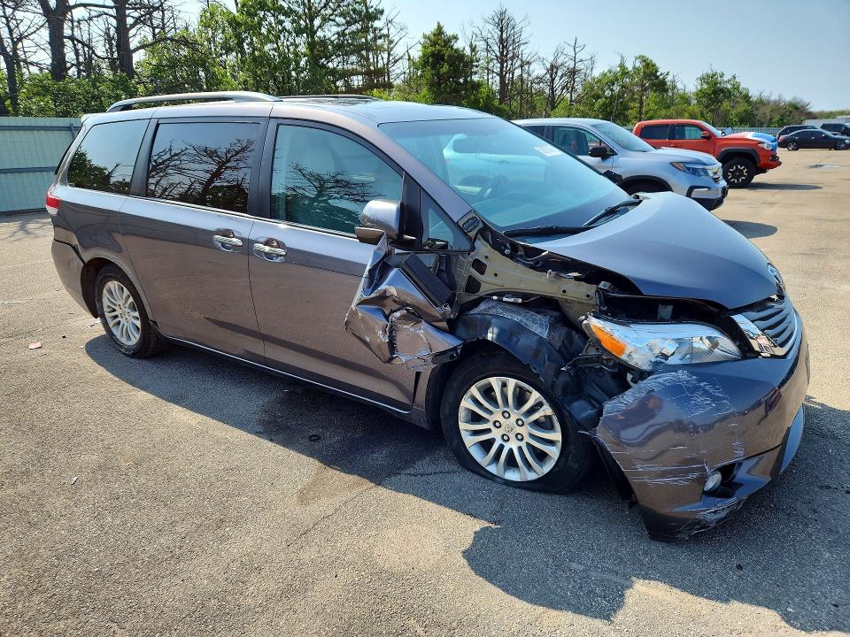 59097046 :رقم المزاد ، 5TDYK3DC2ES491517 vin ، 2014 Toyota Sienna مزاد بيع