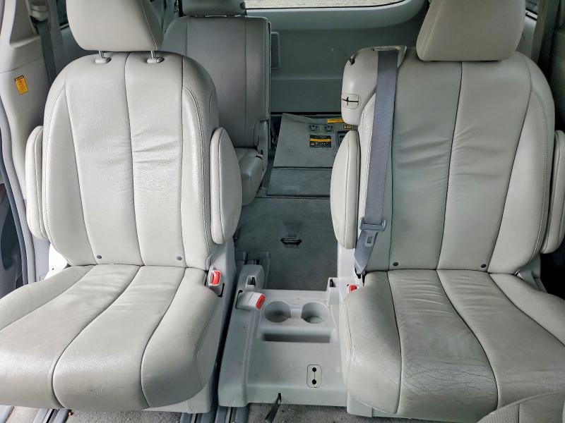 2011 Toyota Sienna მანქანა იყიდება აუქციონზე, vin: 5TDYK3DC1BS021250, აუქციონის ნომერი: 62302016