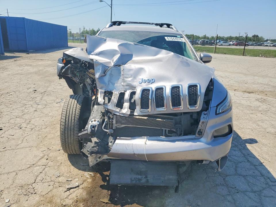 61044976 :رقم المزاد ، 1C4PJLCB8JD605372 vin ، 2018 Jeep Cherokee مزاد بيع