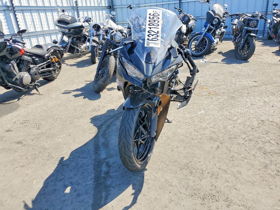 63218956 :رقم المزاد ، JKAEXKG17JDA04954 vin ، 2018 Kawasaki Ex400 مزاد بيع