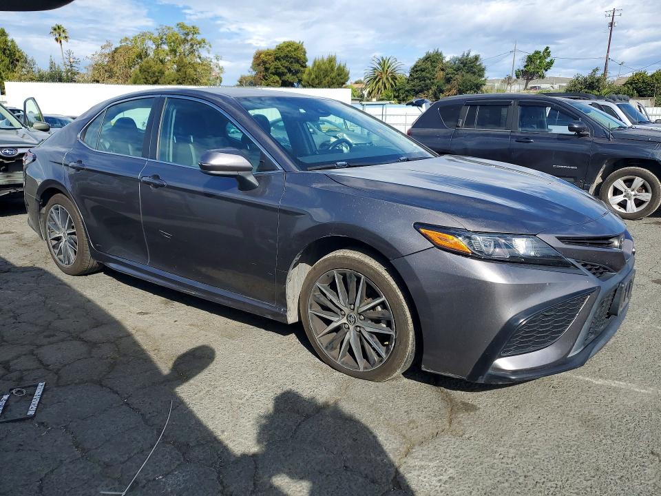 2021 Toyota Camry მანქანა იყიდება აუქციონზე, vin: 4T1G11AK4MU545873, აუქციონის ნომერი: 61997806