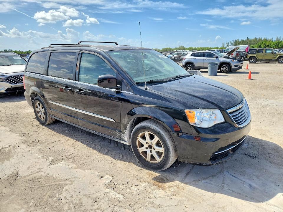 61919236 :رقم المزاد ، 2C4RC1BG1DR554903 vin ، 2013 Chrysler Town & Country مزاد بيع