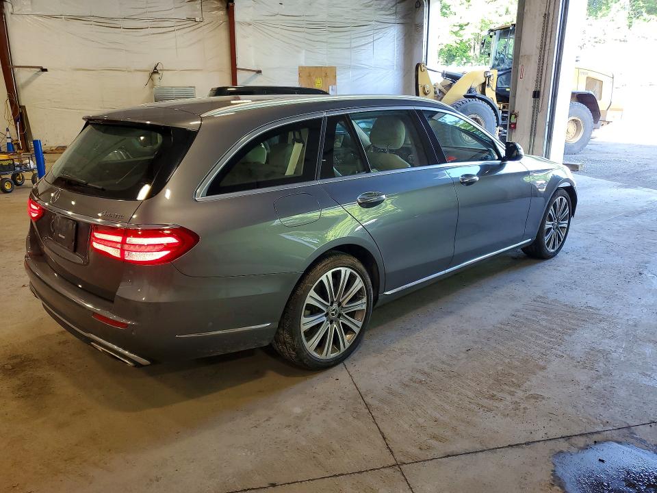 60406486 :رقم المزاد ، WDDZH6GB4JA475324 vin ، 2018 Mercedes-benz E مزاد بيع
