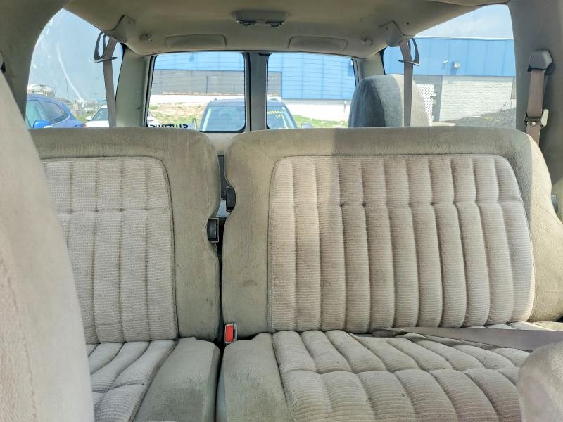 60801406 :رقم المزاد ، 1GNFK16K7RJ420372 vin ، 1994 Chevrolet Suburban مزاد بيع