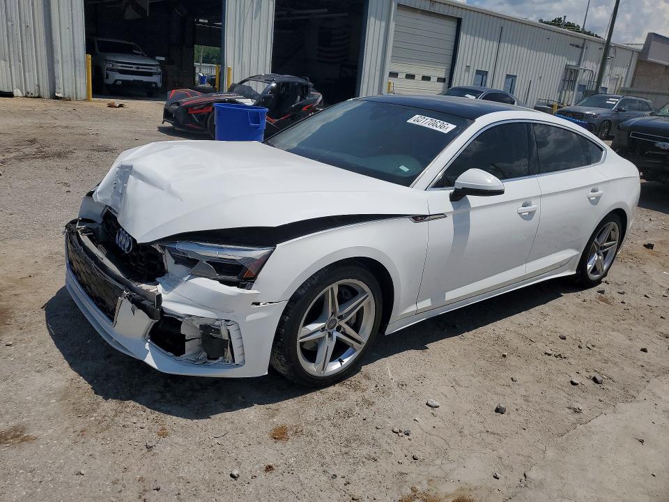 60170636 :رقم المزاد ، WAUDACF51MA021102 vin ، 2021 Audi A5 مزاد بيع