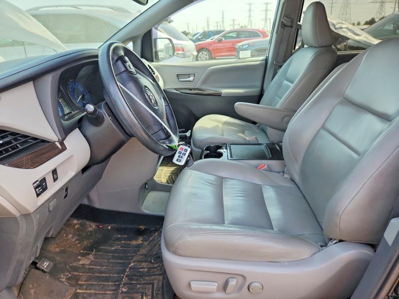 58946566 :رقم المزاد ، 5TDYZ3DC4HS831301 vin ، 2017 Toyota Sienna مزاد بيع