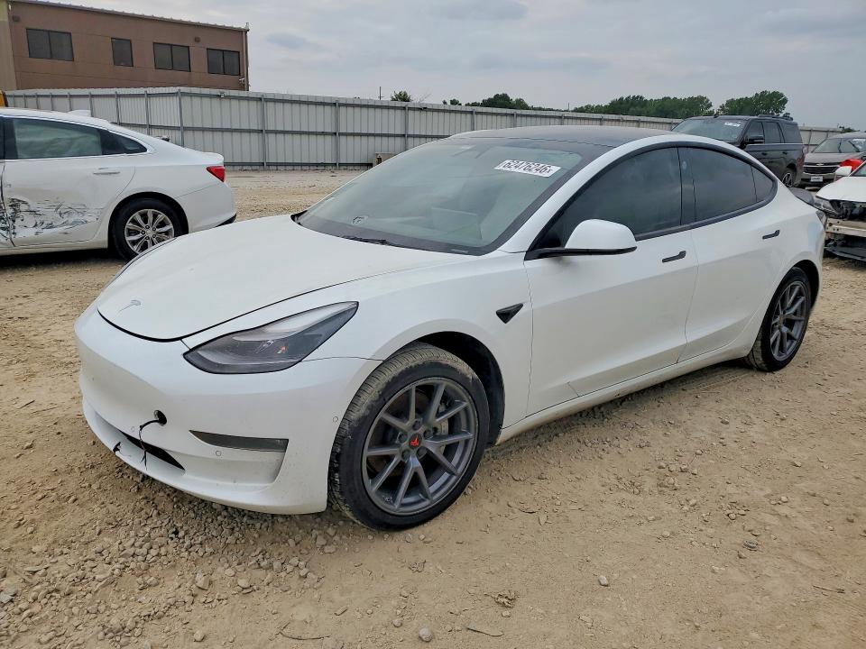 2022 Tesla Model 3 მანქანა იყიდება აუქციონზე, vin: 5YJ3E1EB3NF166164, აუქციონის ნომერი: 62476246