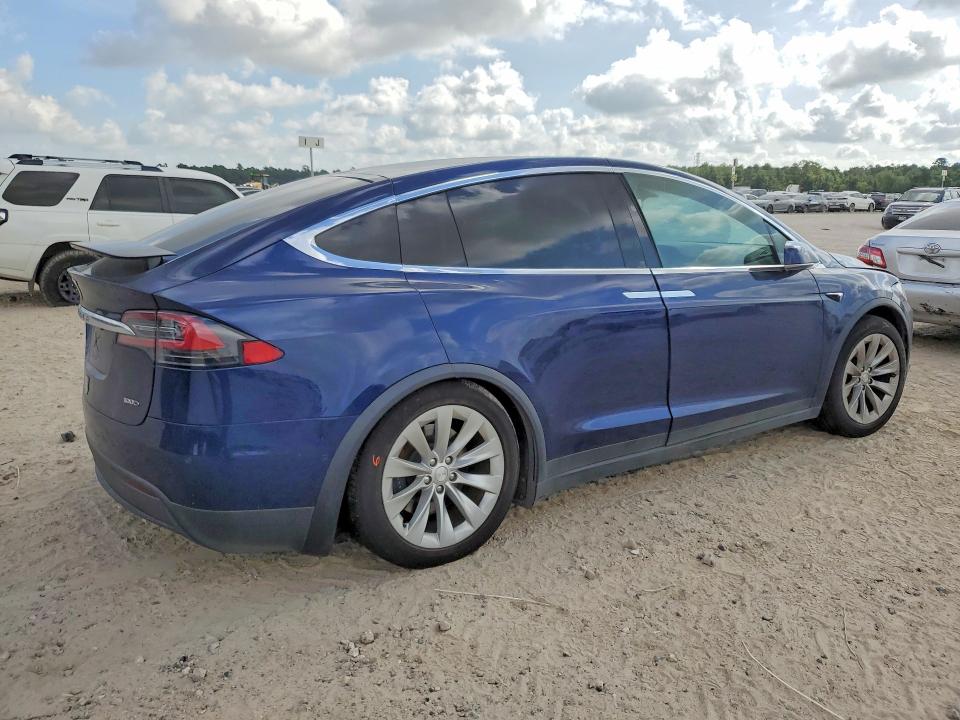Продажа на аукционе авто 2018 Tesla Model X, vin: 5YJXCAE25JF125990, номер лота: 57560206
