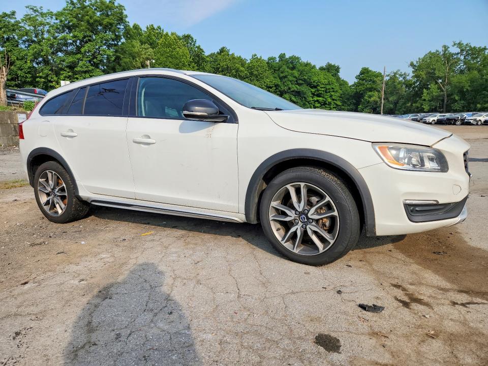 2016 Volvo V60 Cross Country მანქანა იყიდება აუქციონზე, vin: YV4612HK5G1008606, აუქციონის ნომერი: 61044216