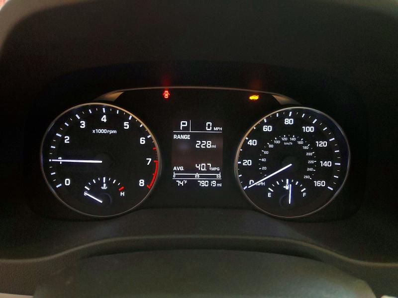 60451206 :رقم المزاد ، 5NPD74LF0HH075669 vin ، 2017 Hyundai Elantra مزاد بيع