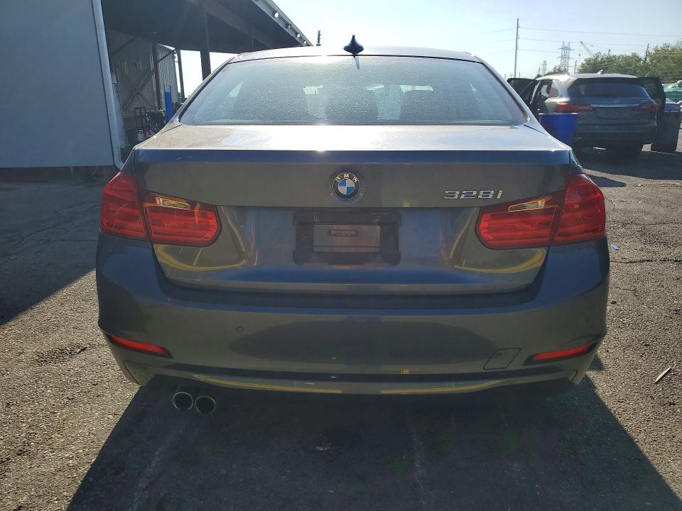 61768296 :رقم المزاد ، WBA3C1C5XEK117059 vin ، 2014 Bmw 328 مزاد بيع