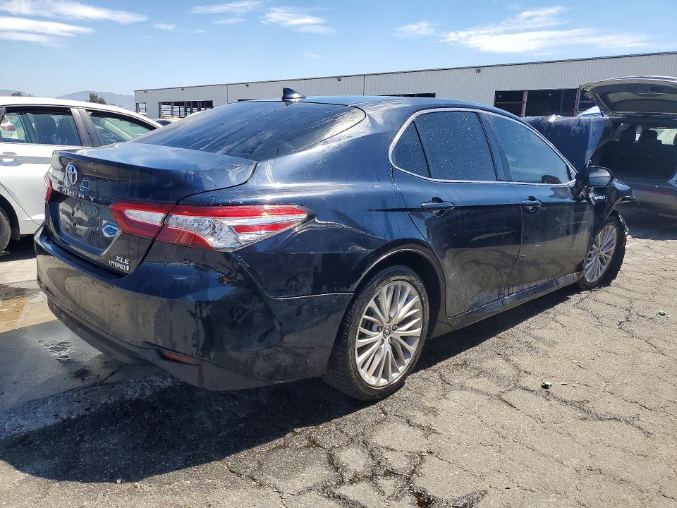 61028866 :رقم المزاد ، 4T1F31AK3LU010490 vin ، 2020 Toyota Camry مزاد بيع