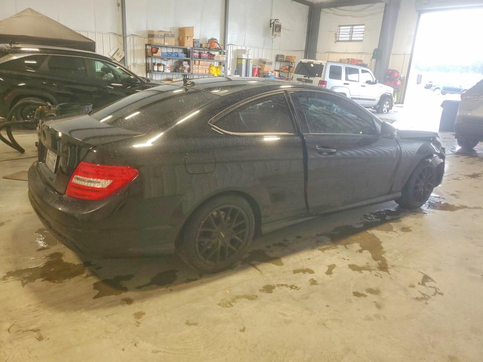 2015 Mercedes-benz C მანქანა იყიდება აუქციონზე, vin: WDDGJ4HBXFG389020, აუქციონის ნომერი: 62122556