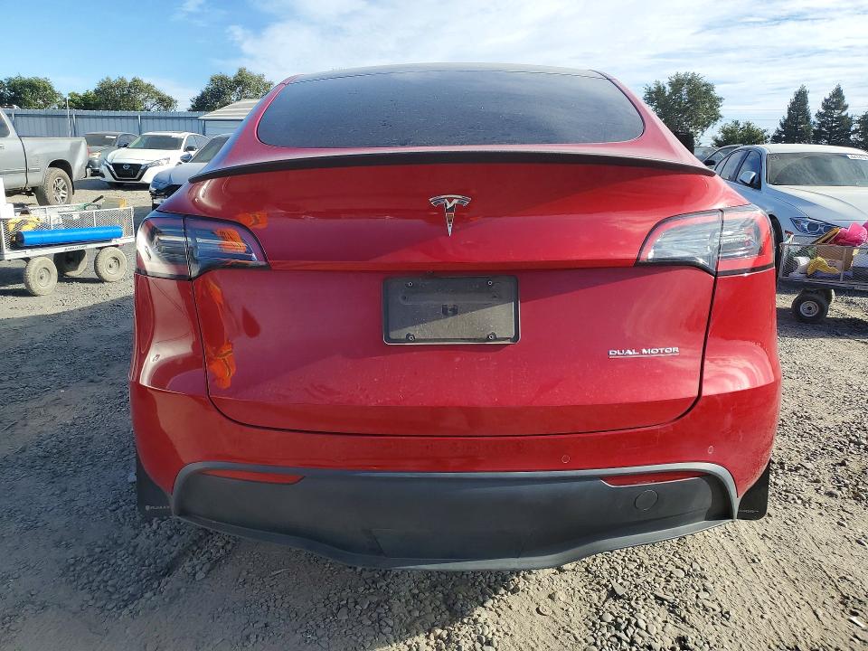 61781496 :رقم المزاد ، 7SAYGDEF4NF336622 vin ، 2022 Tesla Model Y مزاد بيع