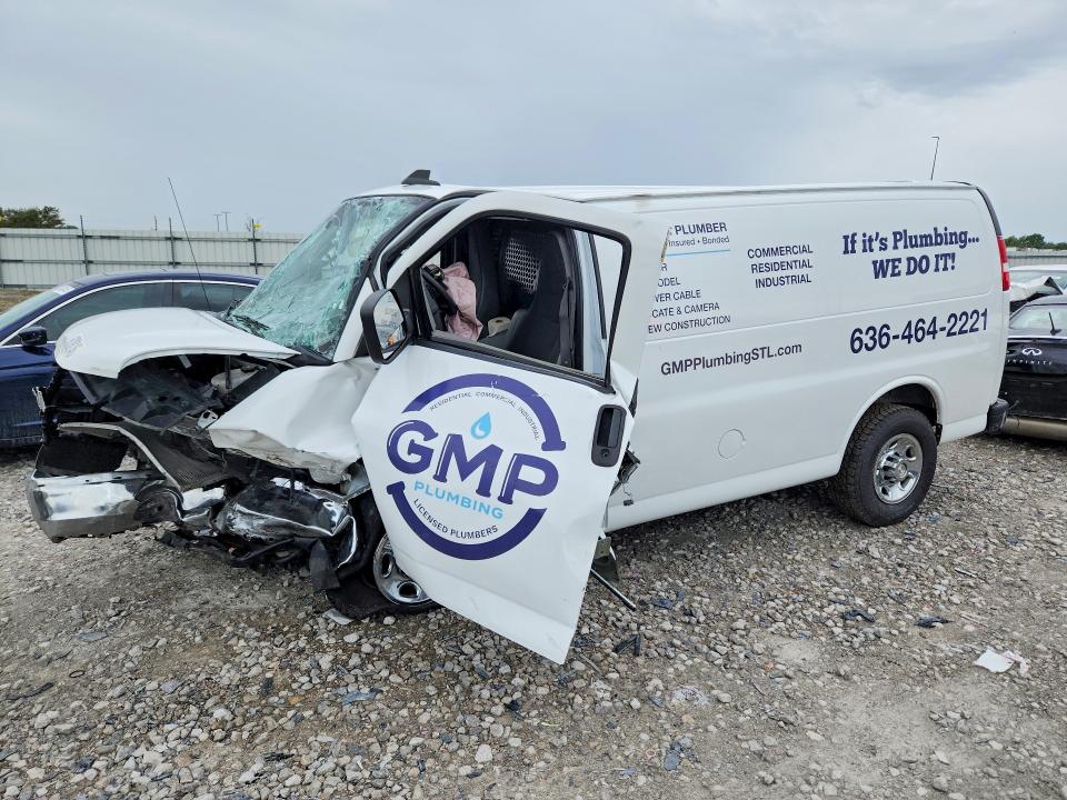 60386146 :رقم المزاد ، 1GCWGAFPXN1142843 vin ، 2022 Chevrolet Express G2500 مزاد بيع