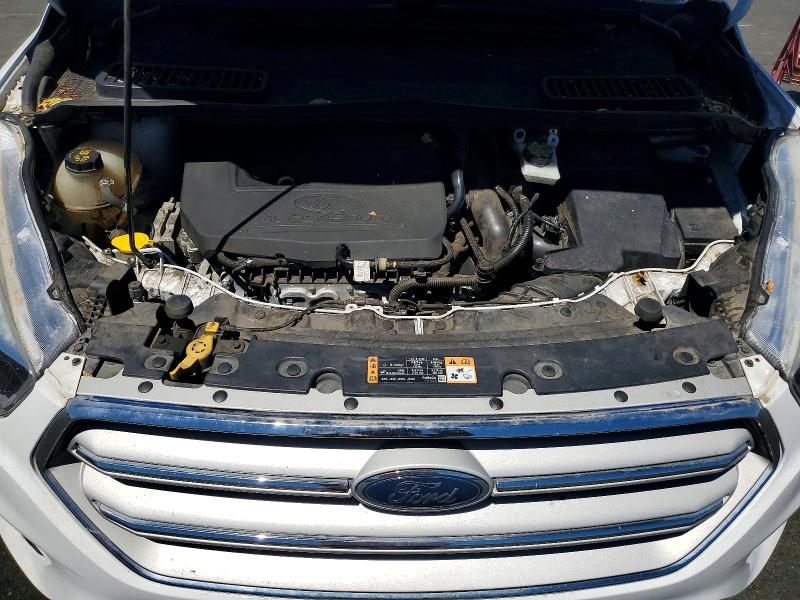 62530866 :رقم المزاد ، 1FMCU0GD6JUD07995 vin ، 2018 Ford Escape مزاد بيع