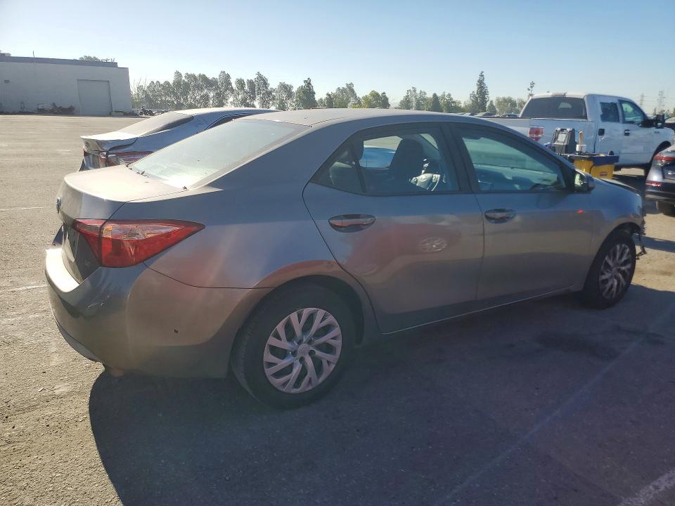 Продаж на аукціоні авто 2018 Toyota Corolla, vin: 5YFBURHE6JP832029, номер лоту: 60235786