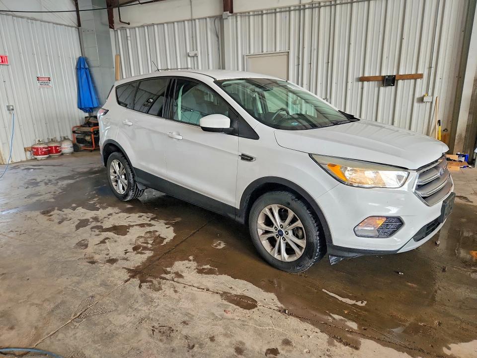 2017 Ford Escape მანქანა იყიდება აუქციონზე, vin: 1FMCU0GD9HUE87550, აუქციონის ნომერი: 59365586