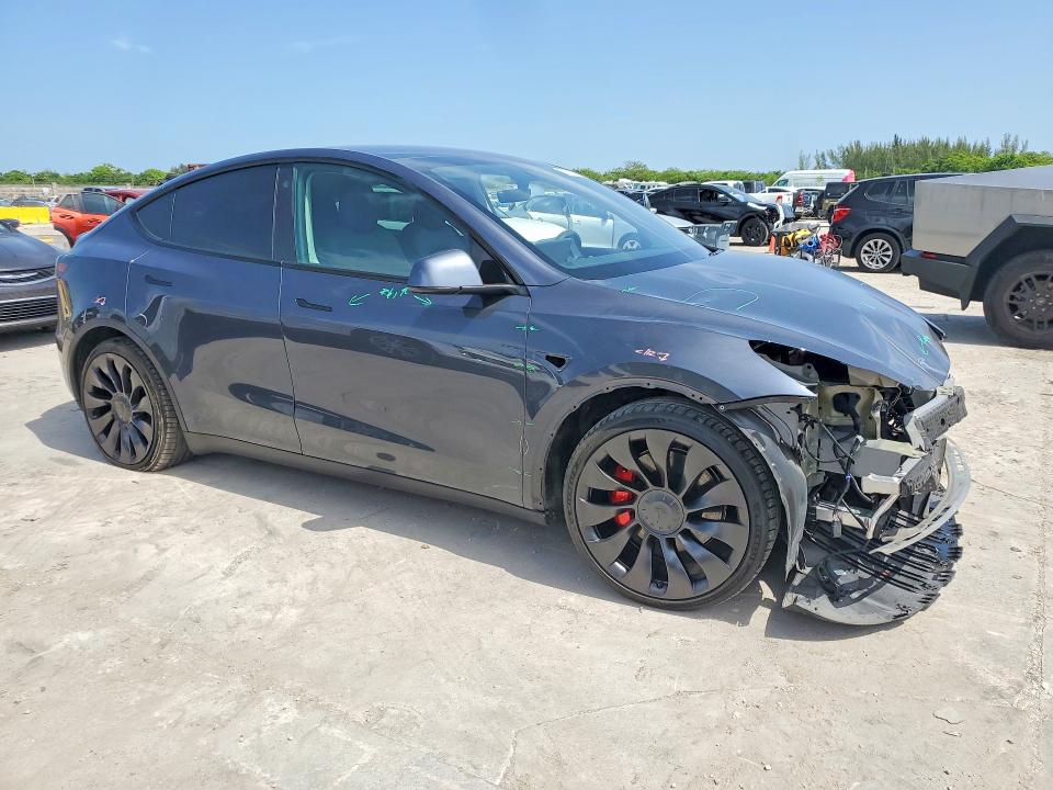 61085726 :رقم المزاد ، 7SAYGDEF2NF358005 vin ، 2022 Tesla Model Y مزاد بيع