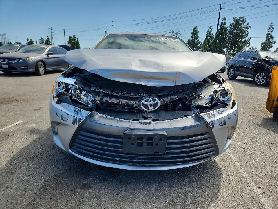 62008866 :رقم المزاد ، 4T4BF1FK1FR464455 vin ، 2015 Toyota Camry مزاد بيع