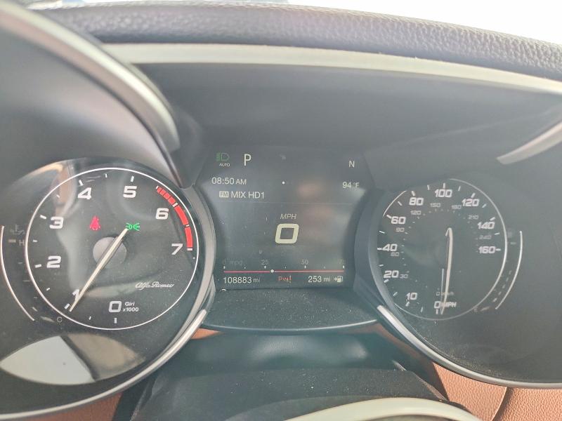 60656406 :رقم المزاد ، ZARFAEDN2J7570817 vin ، 2018 Alfa Romeo Giulia مزاد بيع