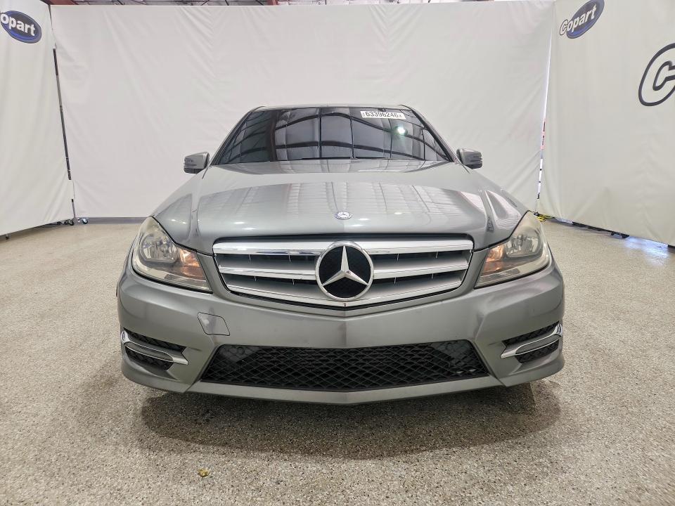 2013 Mercedes-benz C მანქანა იყიდება აუქციონზე, vin: WDDGF4HB7DA788226, აუქციონის ნომერი: 63396246