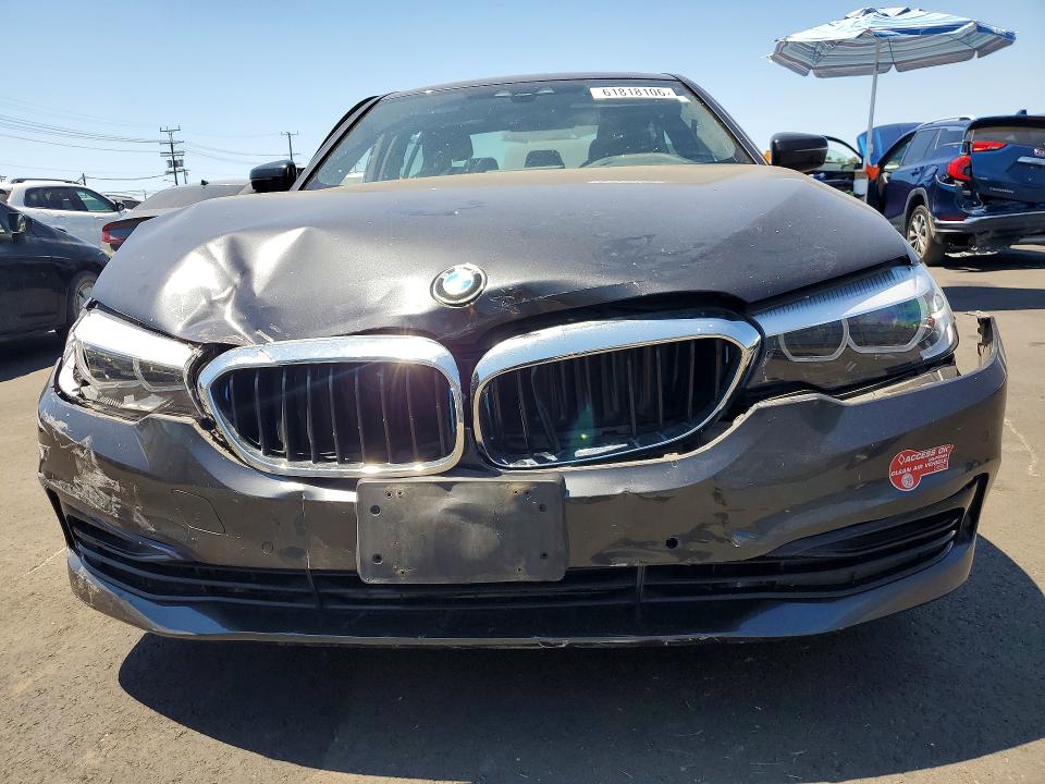 61818106 :رقم المزاد ، WBAJA9C51JB033542 vin ، 2018 Bmw 530e مزاد بيع