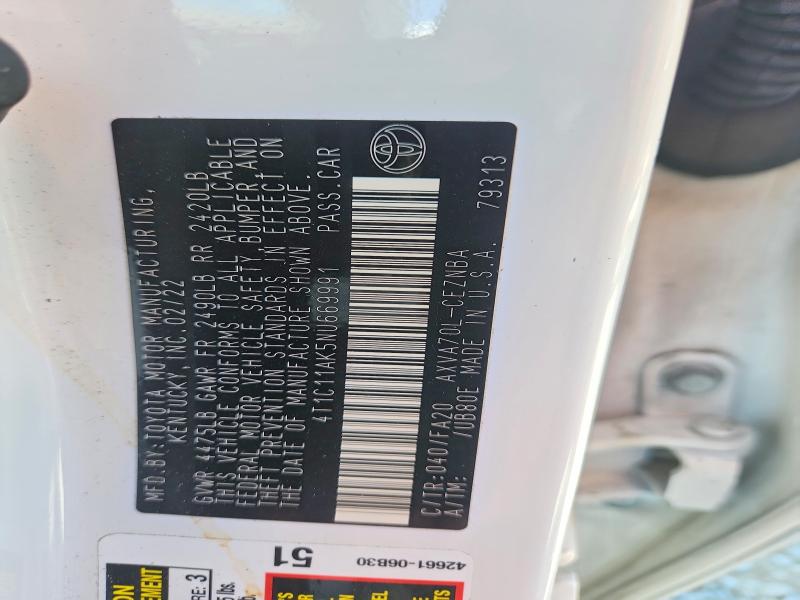 61173556 :رقم المزاد ، 4T1C11AK5NU669991 vin ، 2022 Toyota Camry مزاد بيع