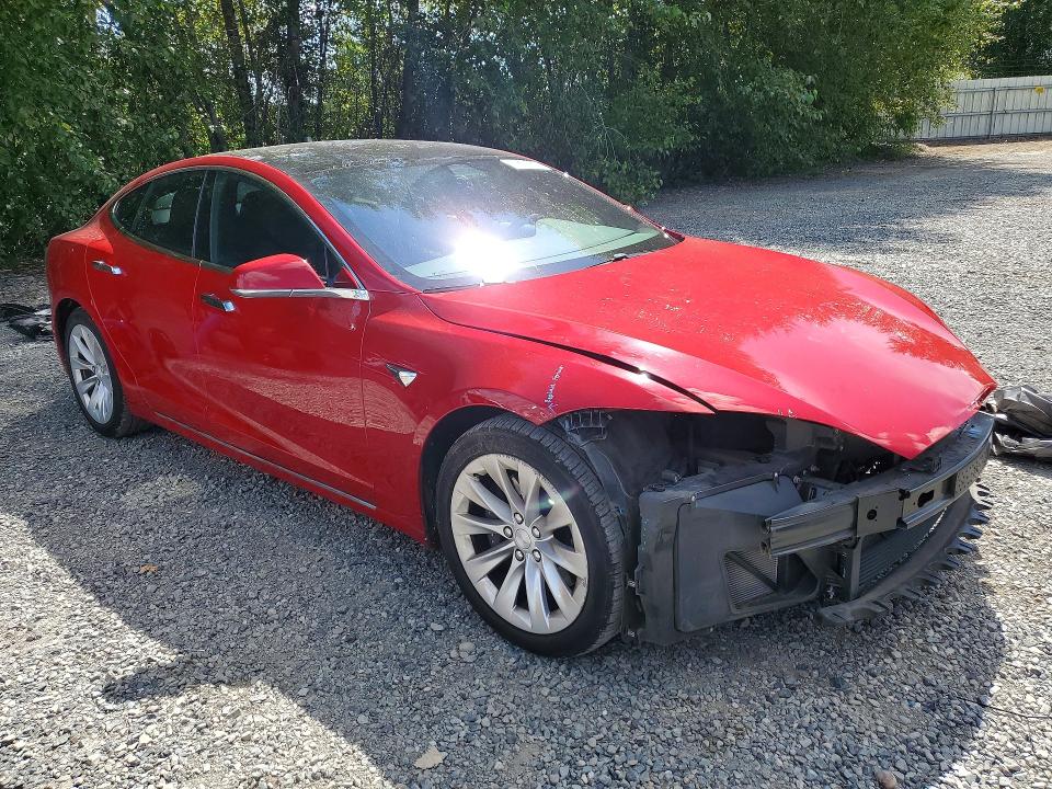 59852986 :رقم المزاد ، 5YJSA1E29JF240012 vin ، 2018 Tesla Model S مزاد بيع