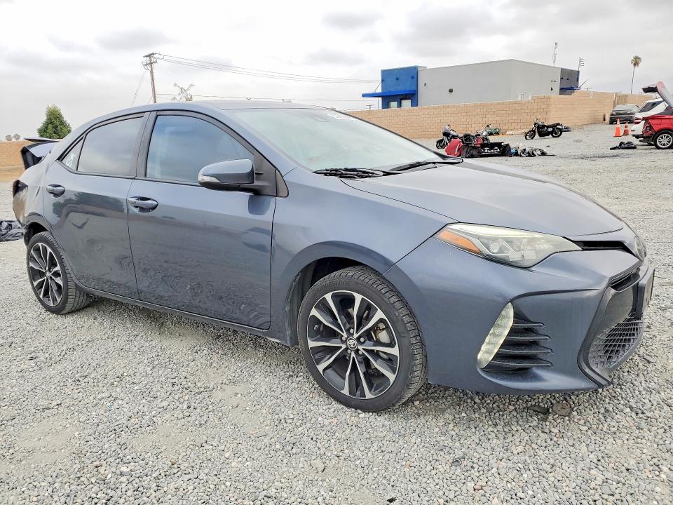59200666 :رقم المزاد ، 5YFBURHE4JP782215 vin ، 2018 Toyota Corolla مزاد بيع